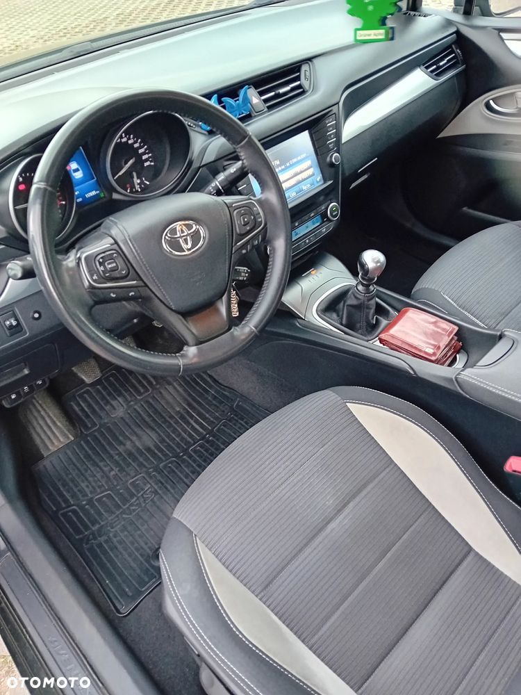 Toyota Avensis 2.0 D-4D Prestige - 6