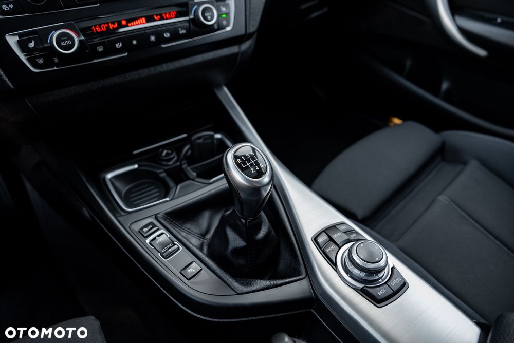 BMW Seria 1 118d Sport Line - 38