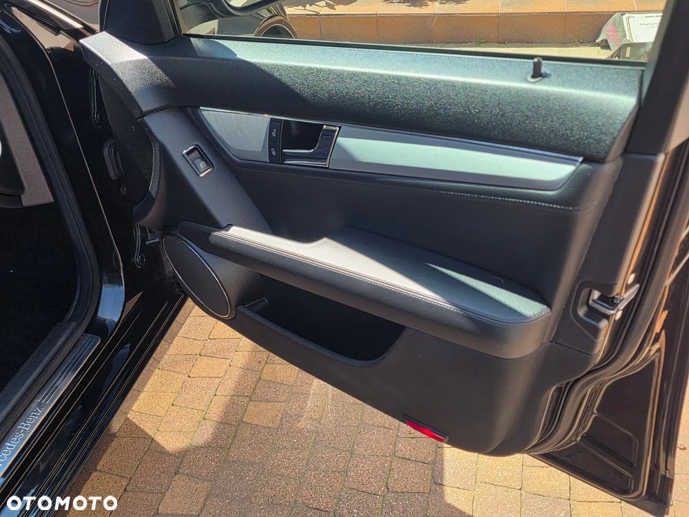 Mercedes-Benz Klasa C 320 CDI 7G-TRONIC Avantgarde - 25
