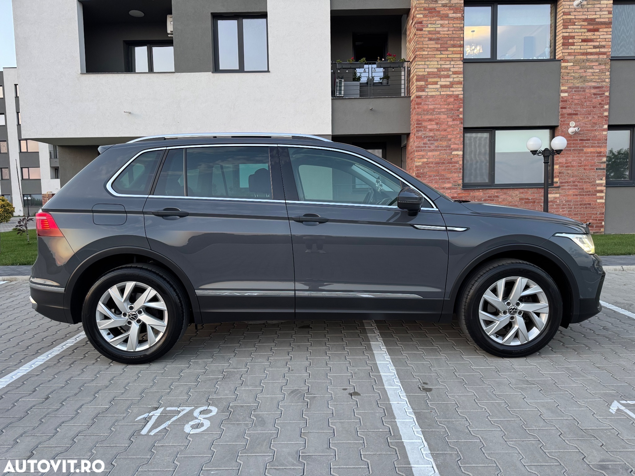 Volkswagen Tiguan 2.0 TDI SCR 4MOTION DSG Elegance - 7