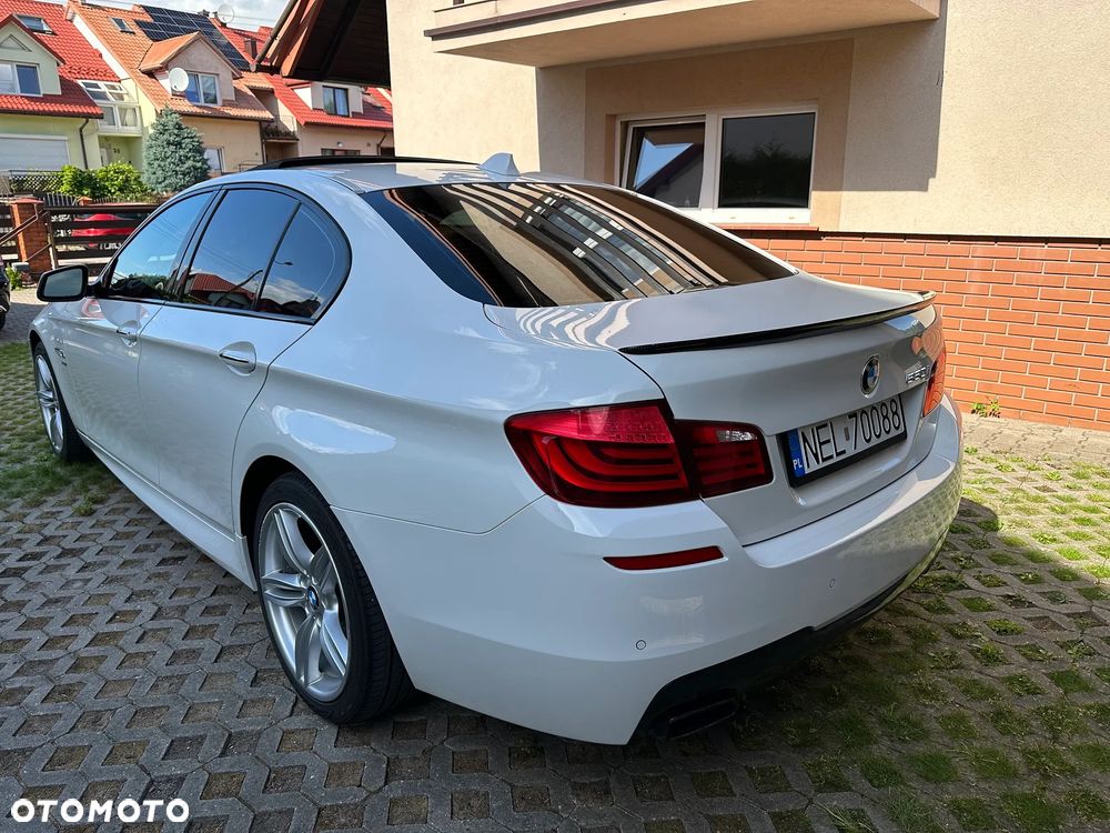 BMW Seria 5 550i xDrive Sport-Aut - 7