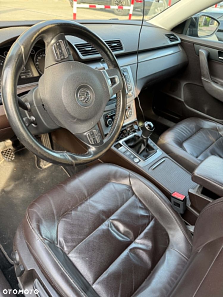 Volkswagen Passat 2.0 TDI Comfortline - 14