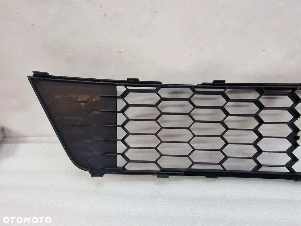 SKODA OCTAVIA 3 III 5E0 VRS RS 12- KRATKA ŚRODKOWA POD RADAR , NR 5E0853677H , NR AUKCJI KR519 - 8