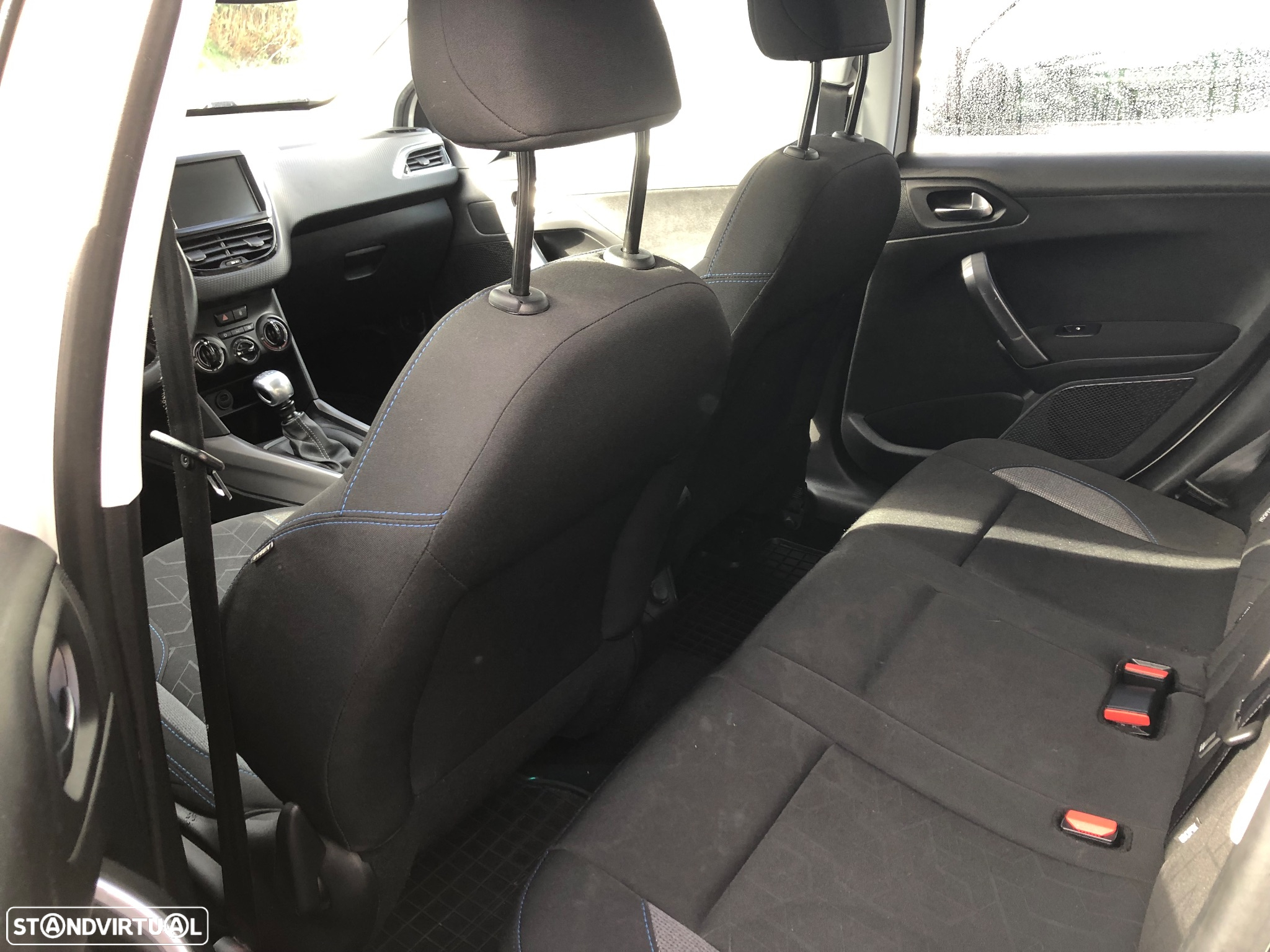 Peugeot 2008 1.5 BlueHDi Style - 12