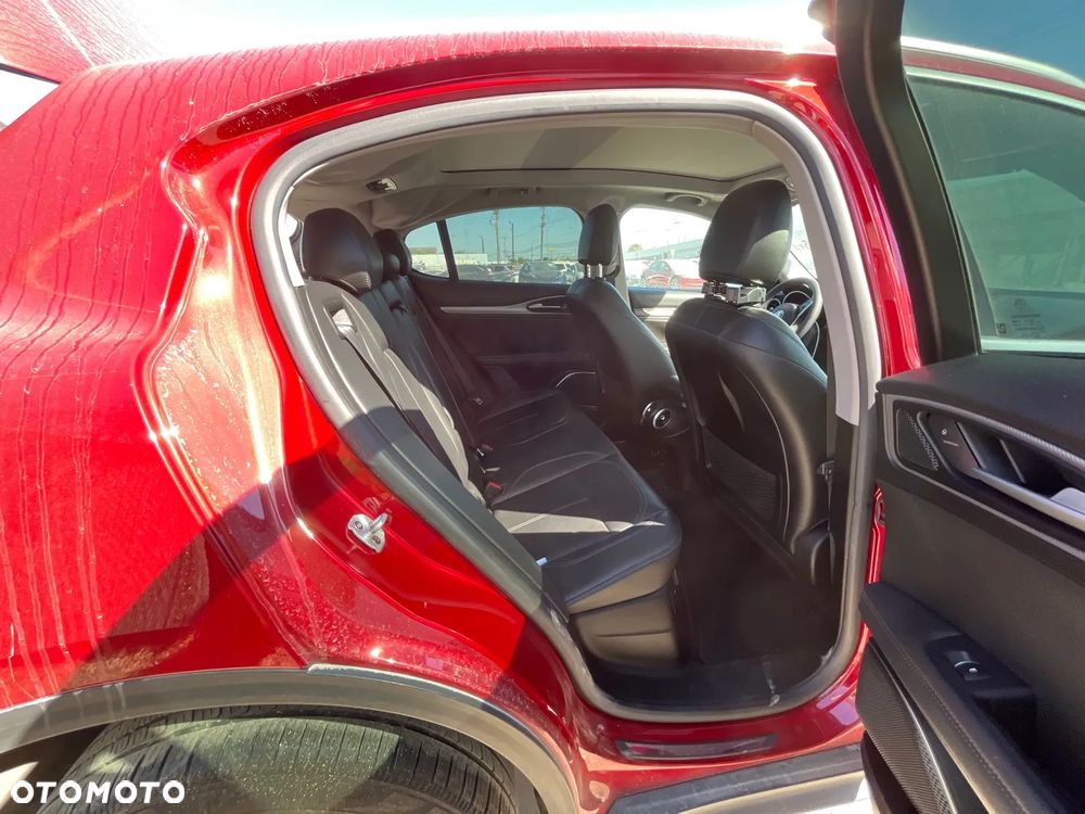 Alfa Romeo Stelvio - 13