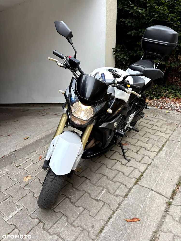 Suzuki GSR - 1