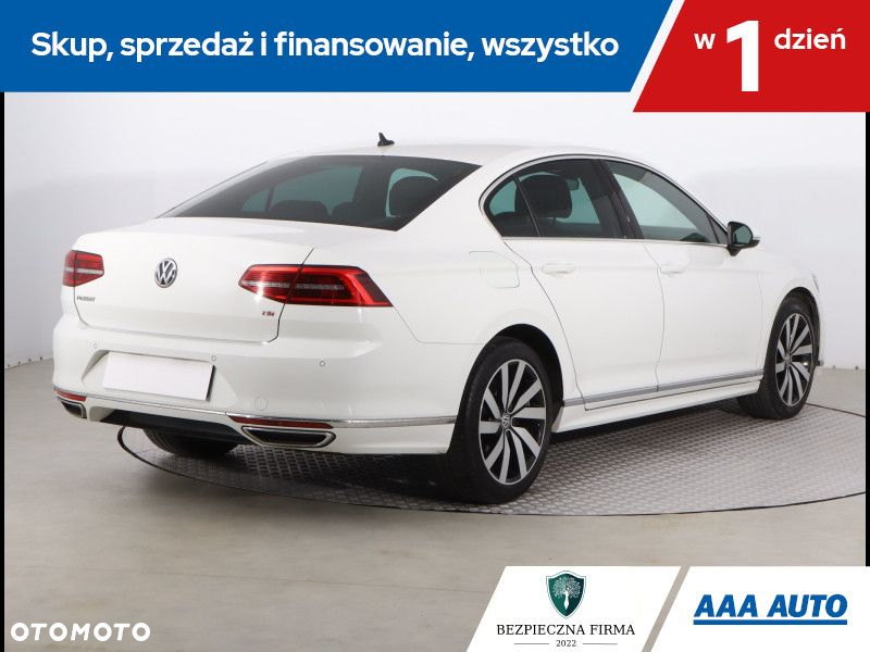 Volkswagen Passat - 6
