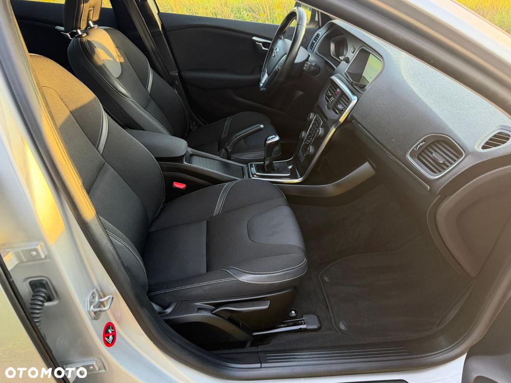 Volvo V40 D2 Drive-E Momentum - 32