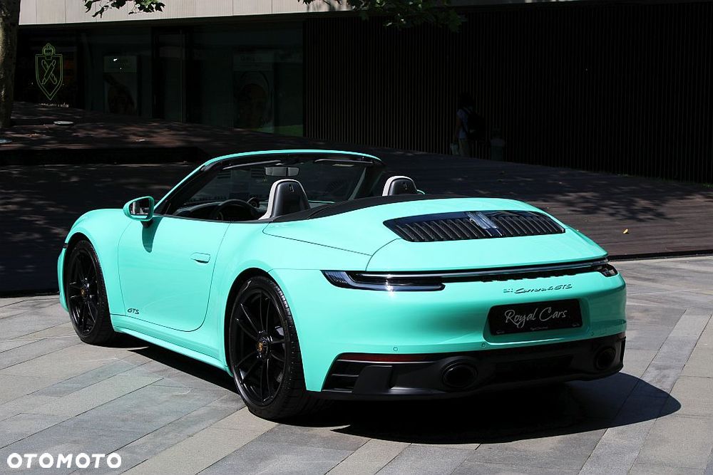 Porsche 911 Carrera 4 GTS - 3