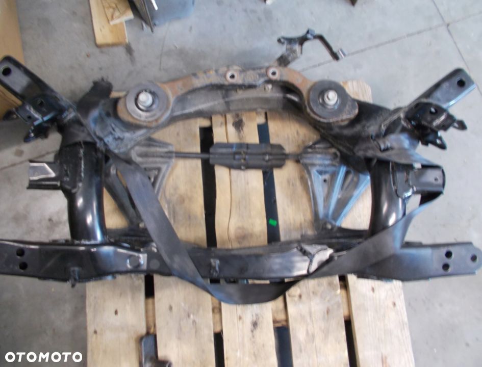 BELKA ZAWIESZENIA TYLNEGO LEXUS NX300H - 1