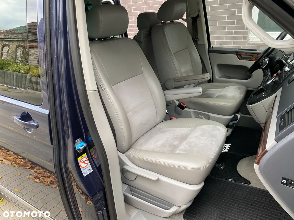 Volkswagen Multivan - 32