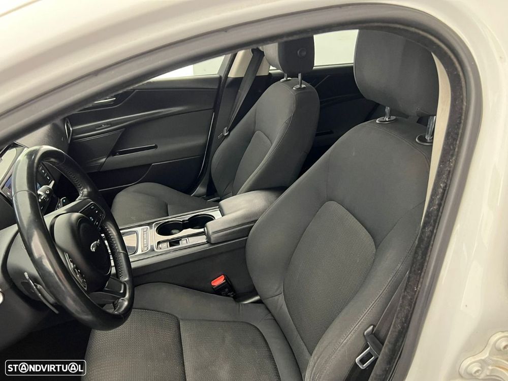 Jaguar XE 2.0 D Prestige Aut. - 9