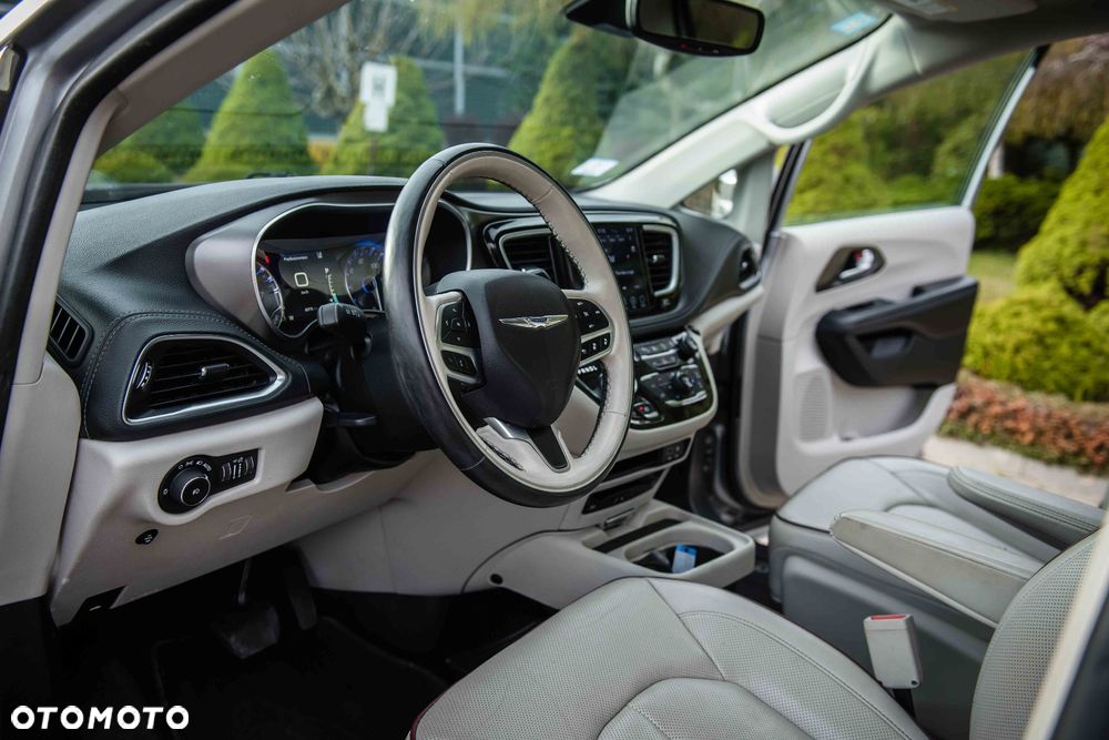 Chrysler Pacifica - 19