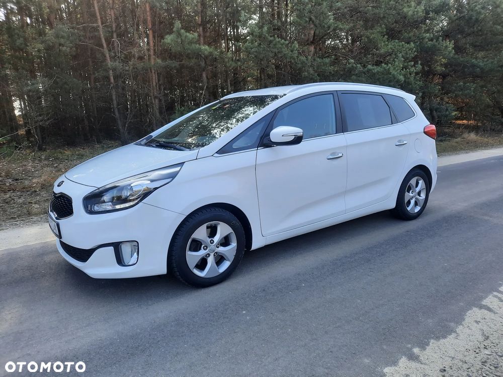 Kia Carens - 1