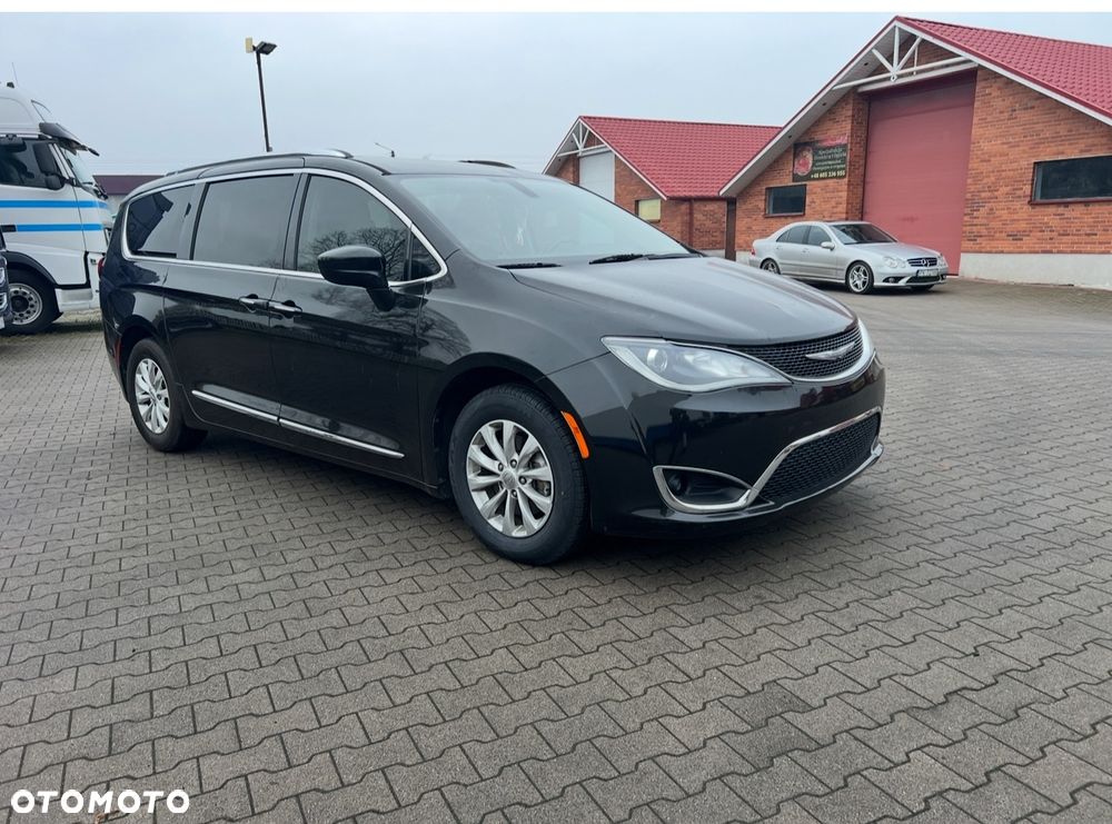 Chrysler Pacifica - 32