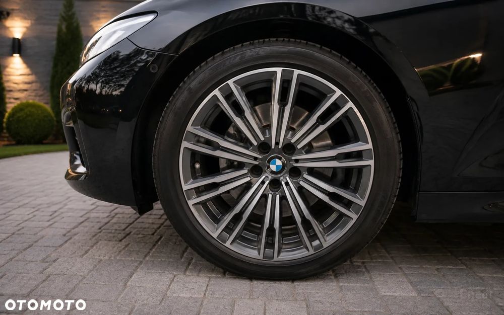 BMW Seria 3 320i M Sport - 9