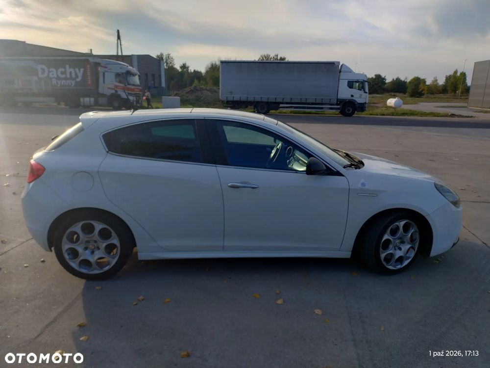 Alfa Romeo Giulietta 2011 photo 2