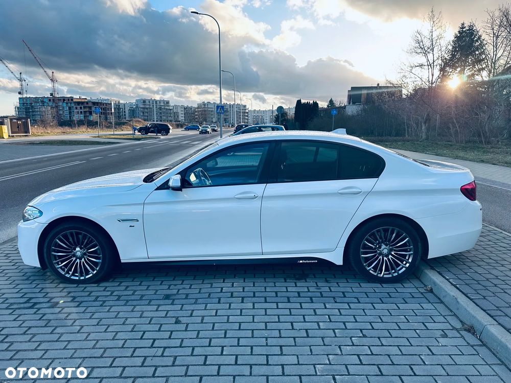 BMW Seria 5 525d xDrive Luxury Line - 11