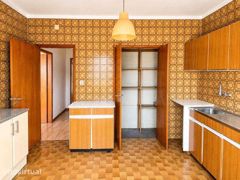Apartamento T2+1 para Renovar | Cidade Jardim, Maia - Grande imagem: 2/12
