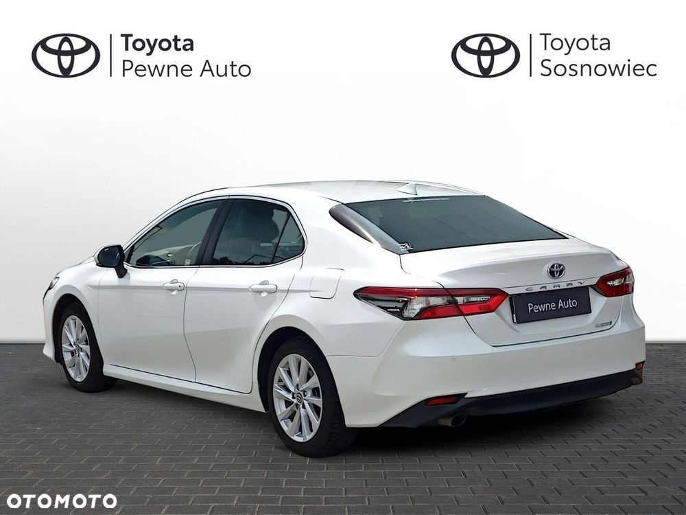 Toyota Camry - 4