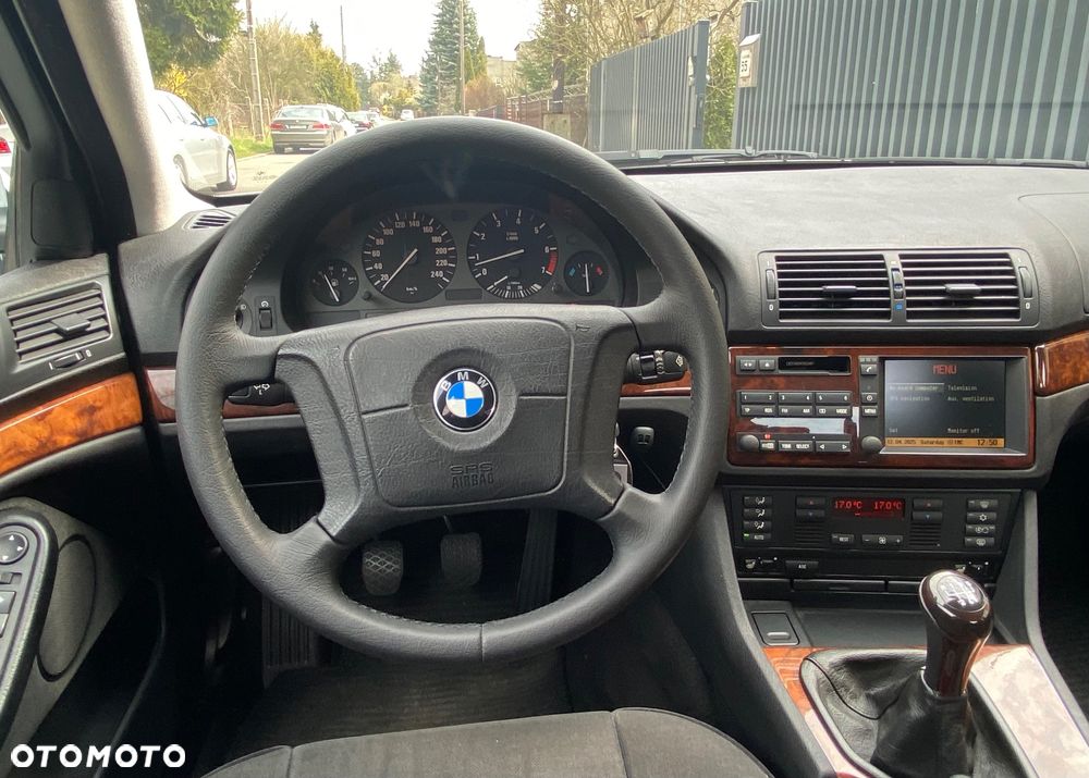 BMW Seria 5 - 32