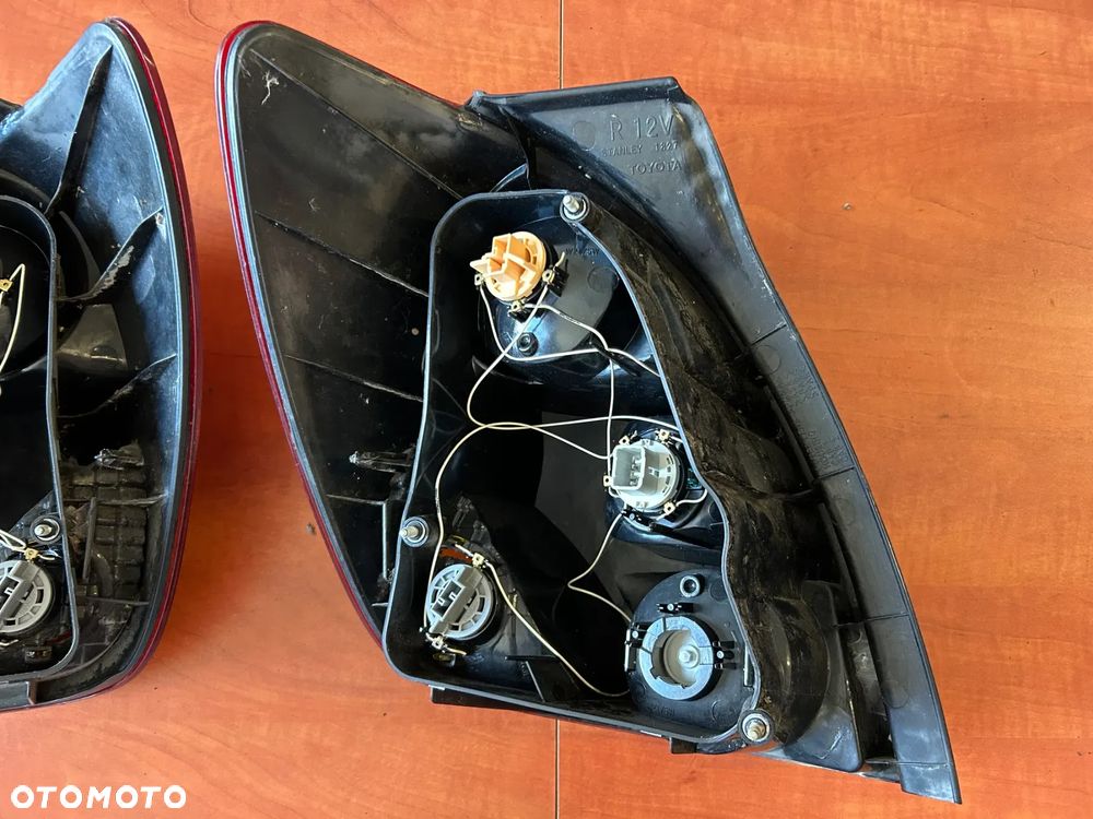 LAMPA PRAWA LEWA TYŁ TOYOTA COROLLA VERSO - 6