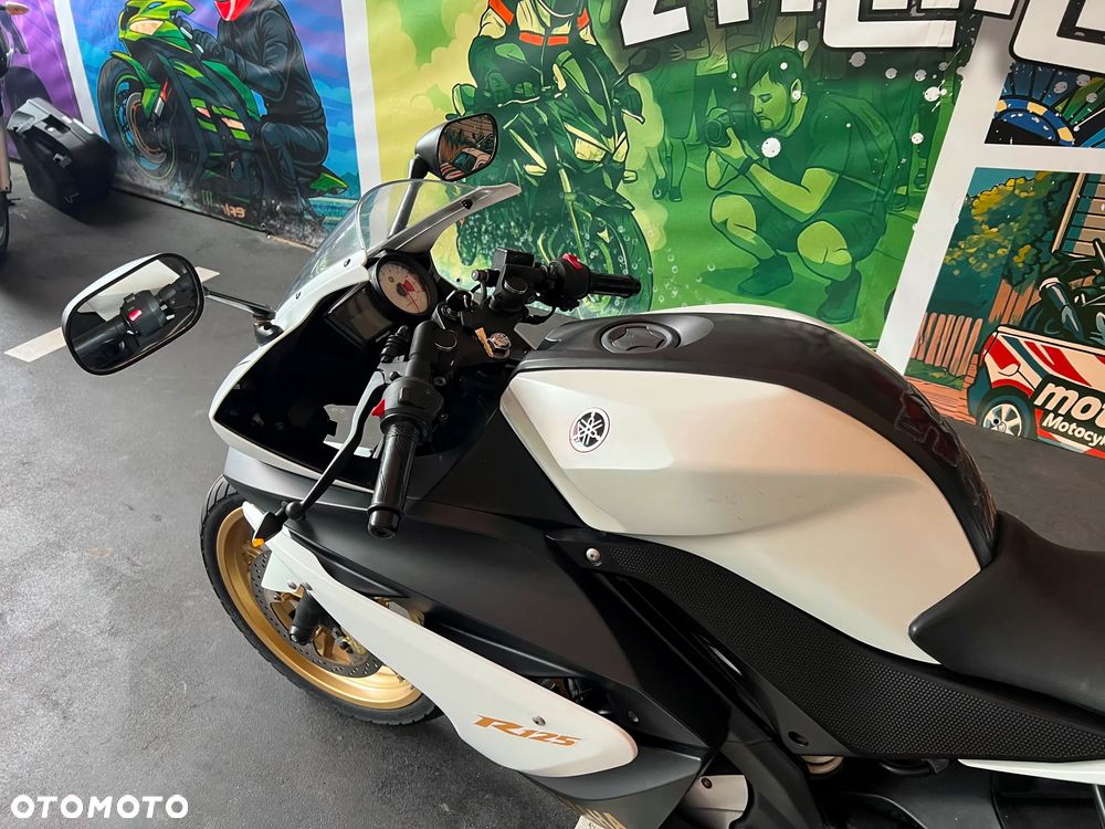 Yamaha YZF - 12