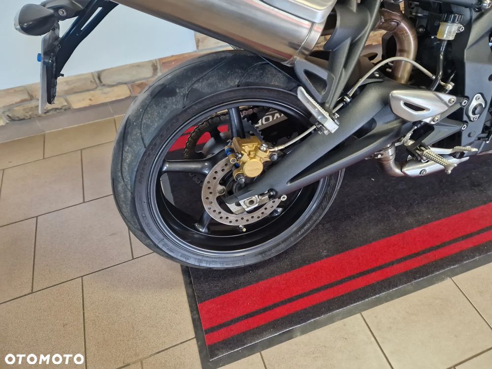 Triumph Street Triple - 26