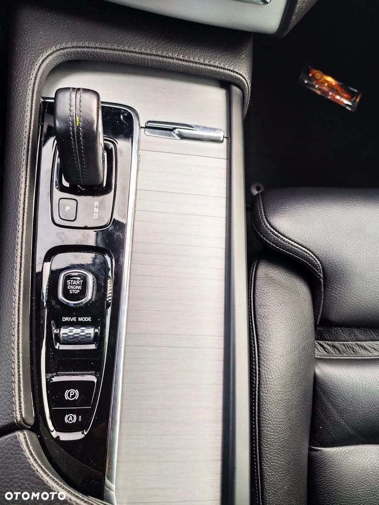Volvo XC 90 D5 SCR AWD Inscription 7os - 28