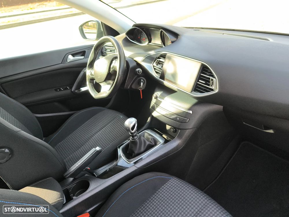 Peugeot 308 1.5 BlueHDi Style J17 - 22