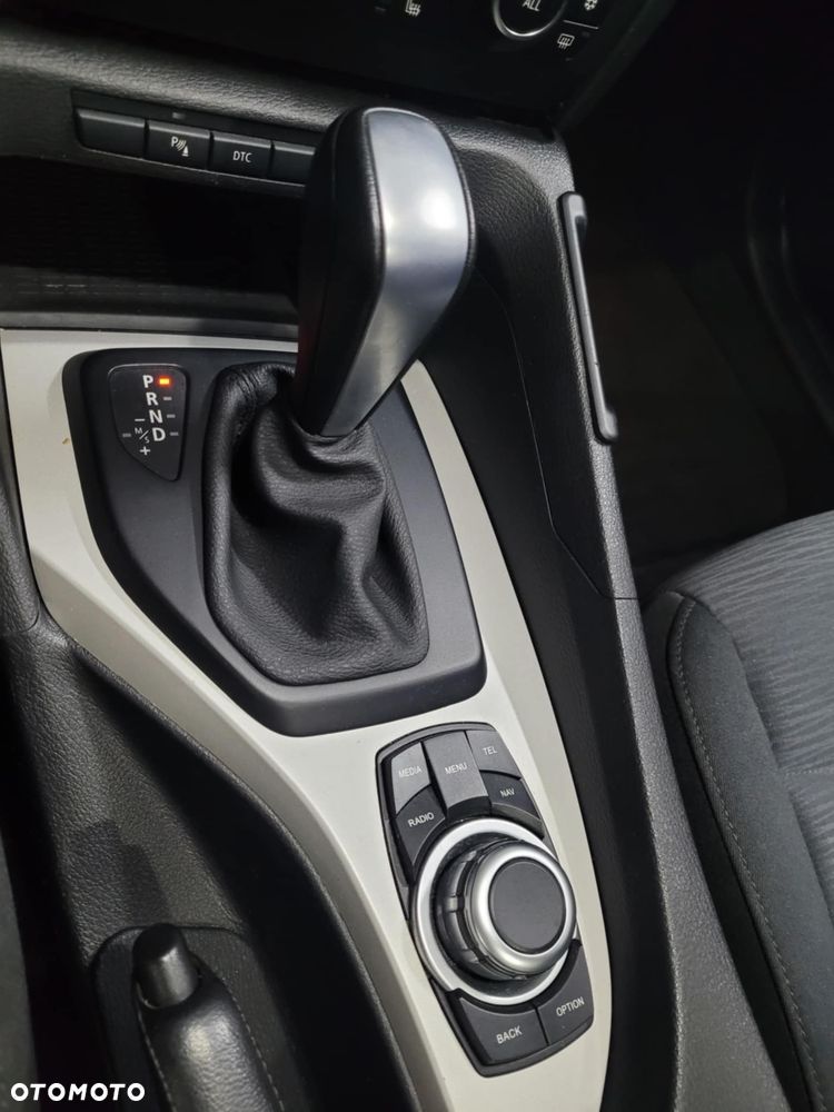 BMW X1 sDrive18i - 11