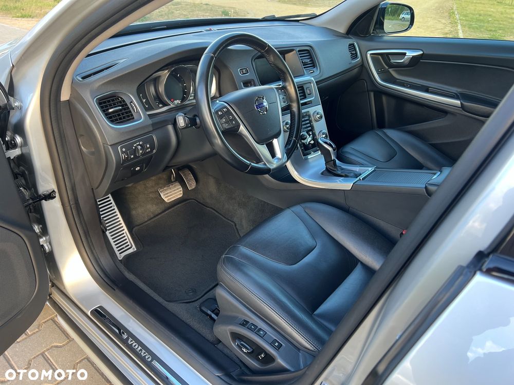 Volvo V60 Cross Country D3 Geartronic Summum - 10
