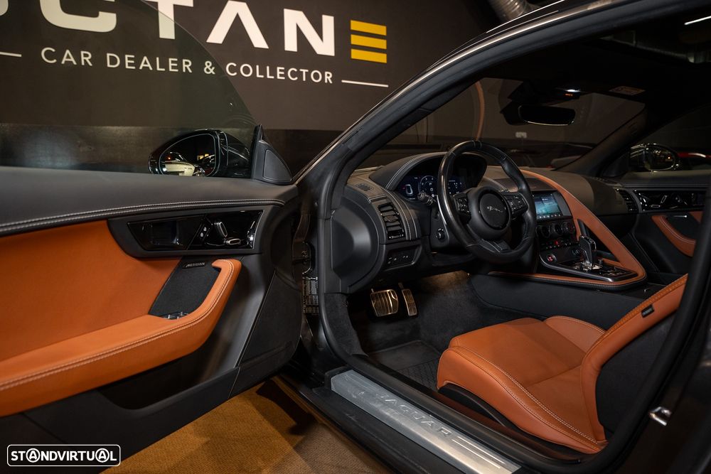 Jaguar F-Type - 12