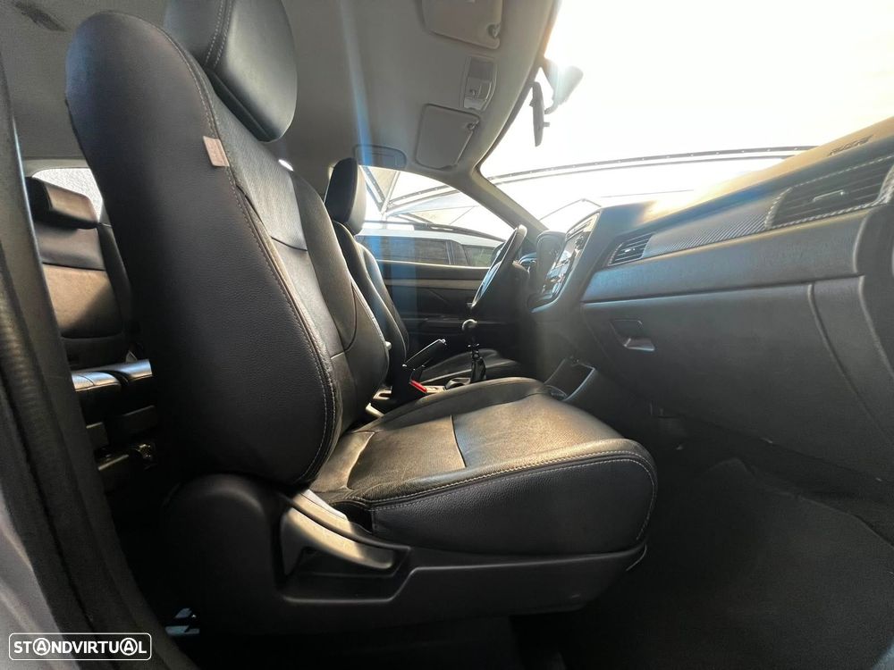 Mitsubishi Outlander 2.2 DI-D Intense+ - 14