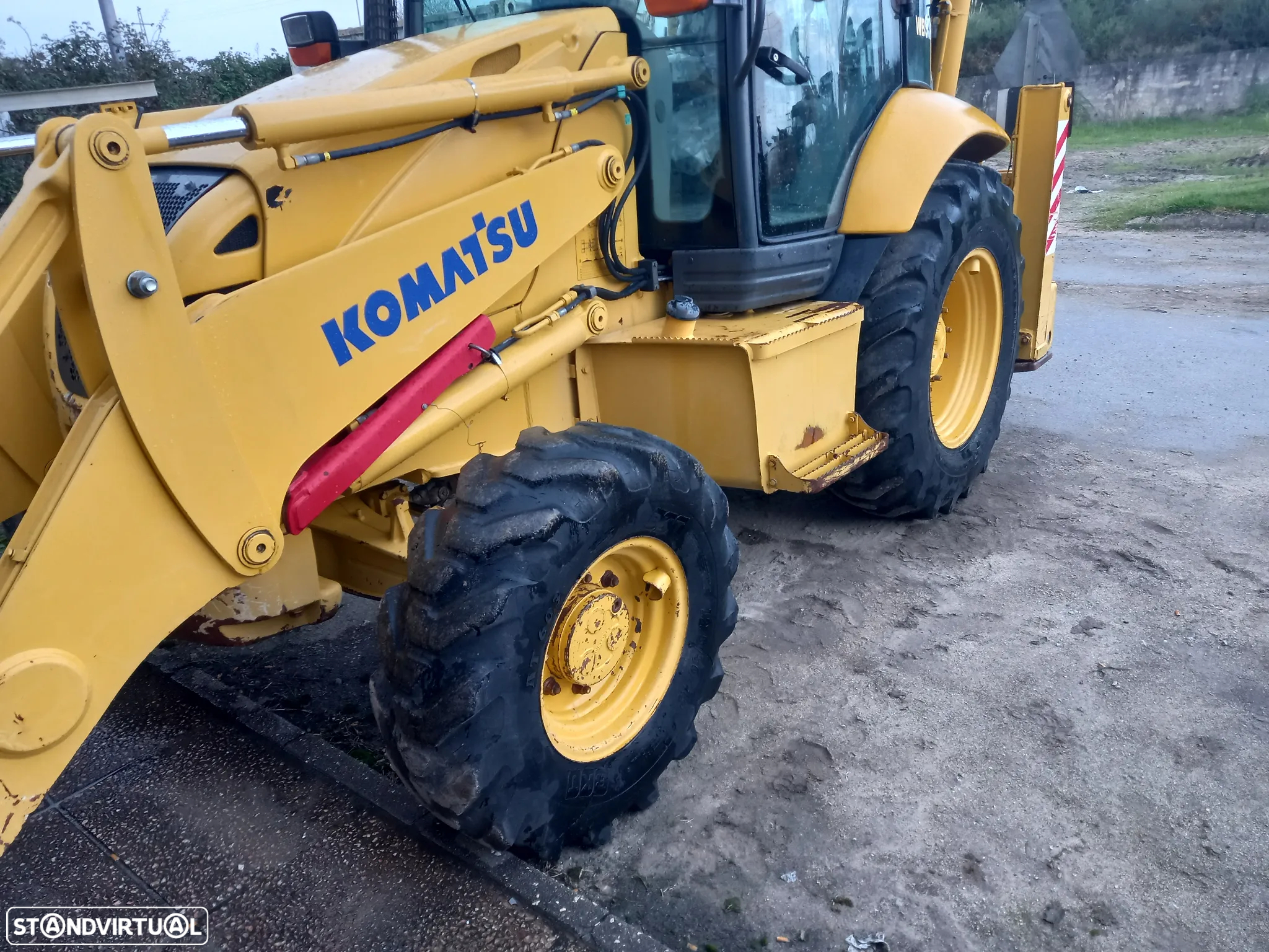 Komatsu WB93R - 6