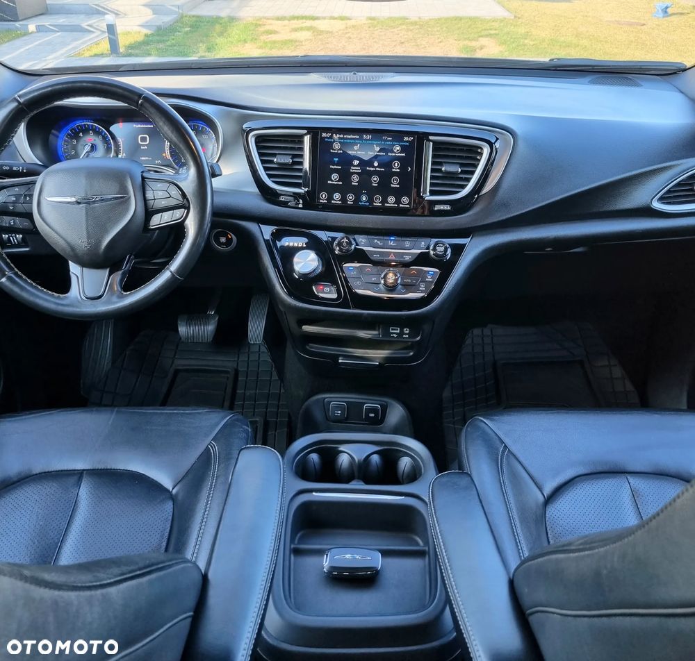 Chrysler Pacifica - 17