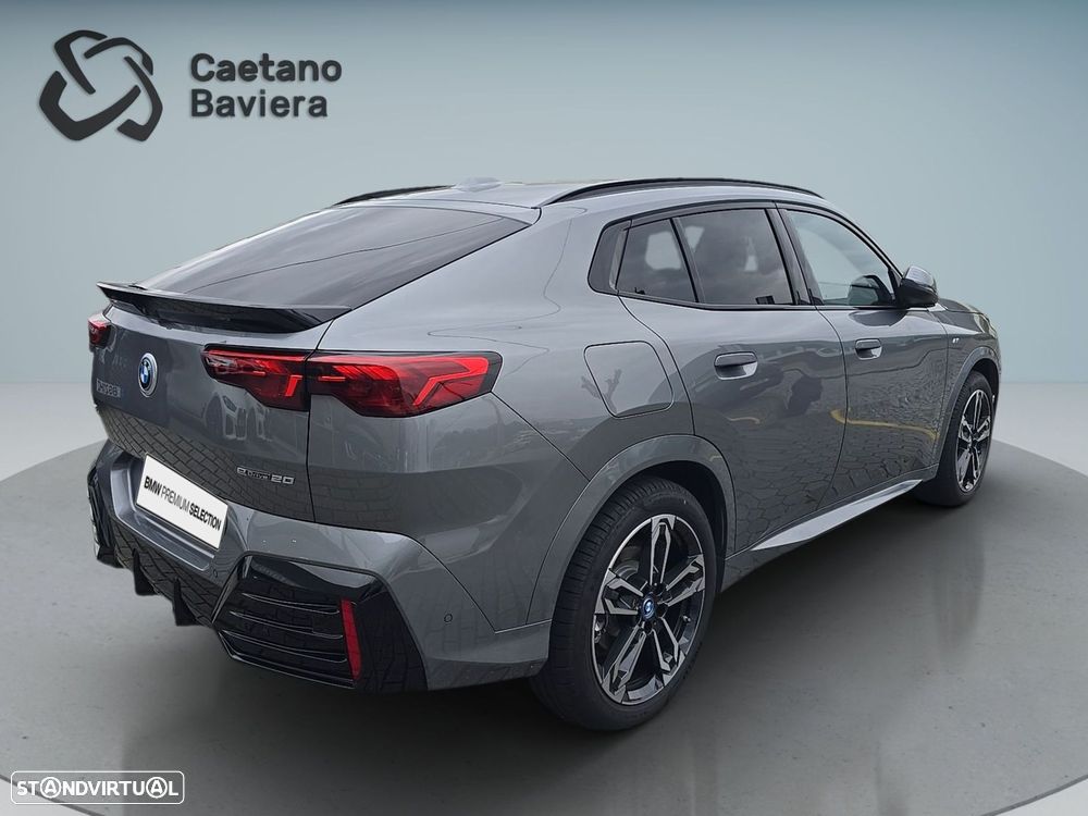 BMW iX2 eDrive20 - 8