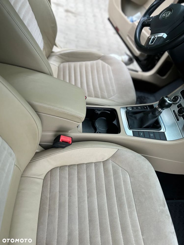 Volkswagen Passat 2.0 TDI BlueMotion Technology Highline - 16