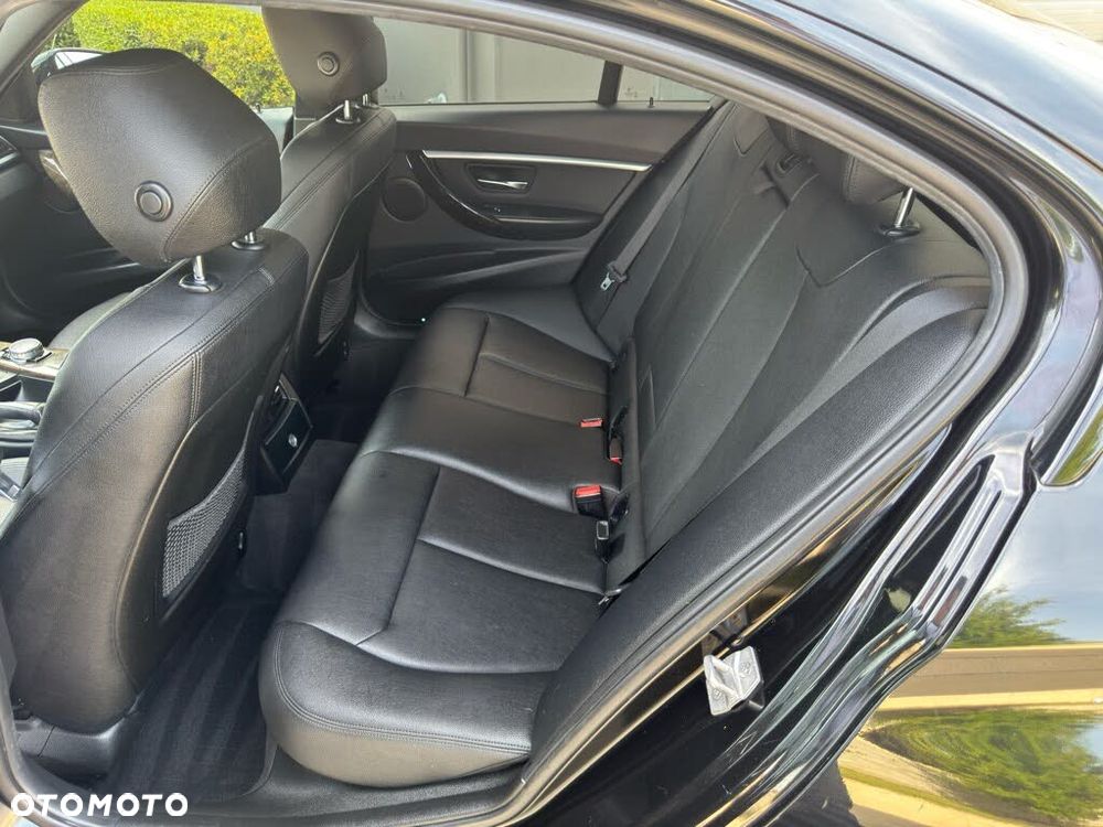 BMW Seria 3 330i M Sport Shadow - 11