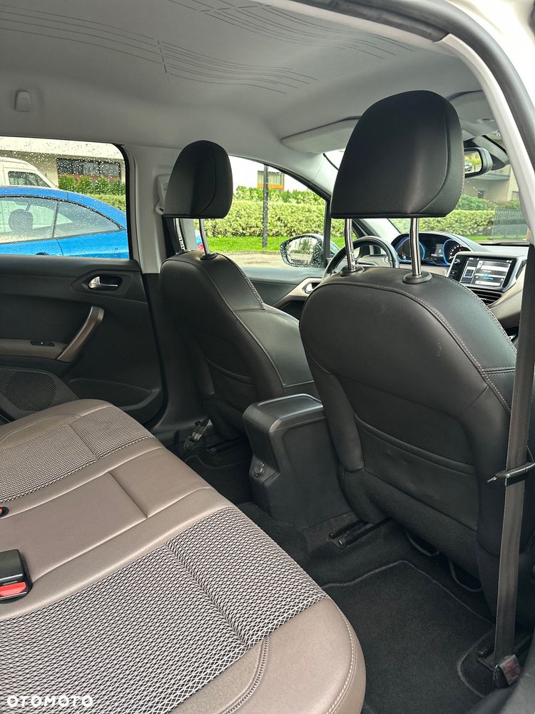 Peugeot 2008 e-HDi FAP 92 EGS6 STOP & START Allure - 27