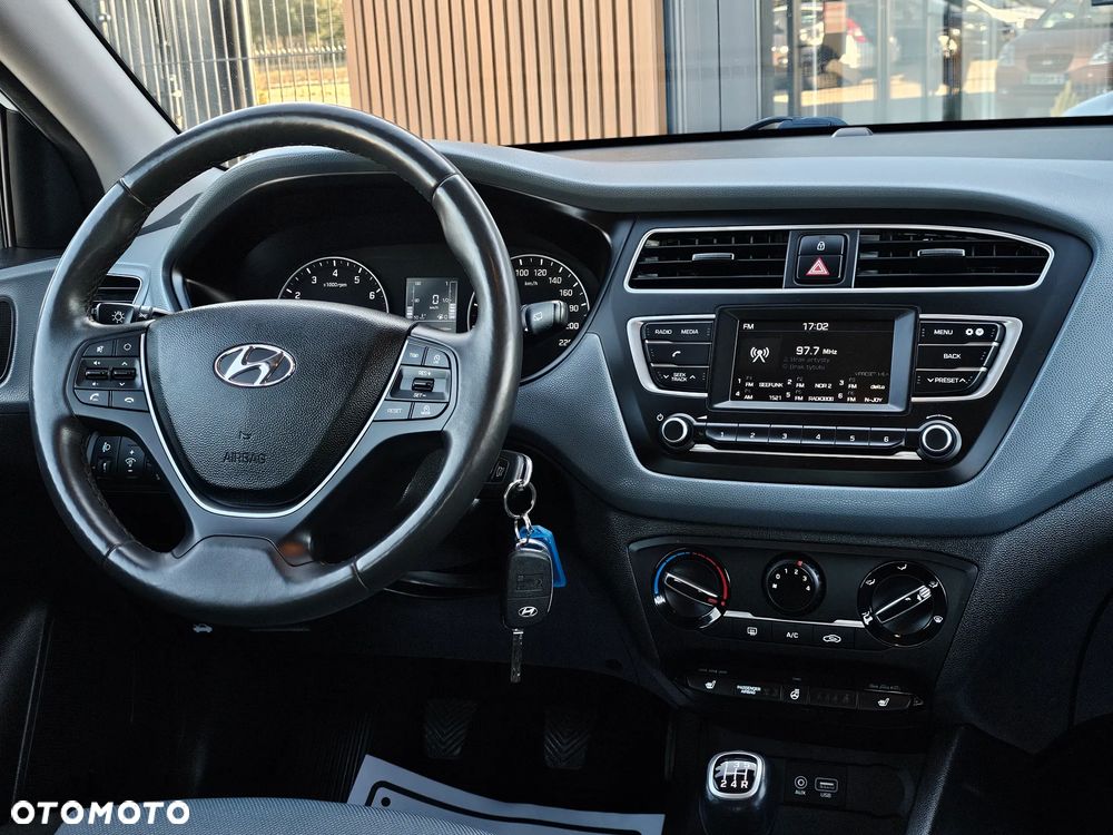 Hyundai i20 blue 1.2 Trend - 10