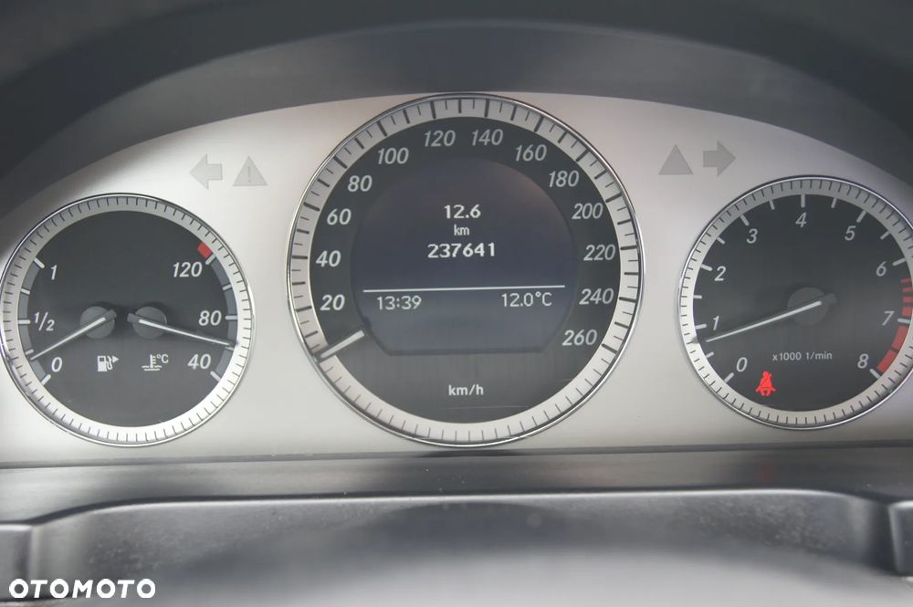 Mercedes-Benz Klasa C 180 Kompressor BlueEFFICIENCY Avantgarde - 25