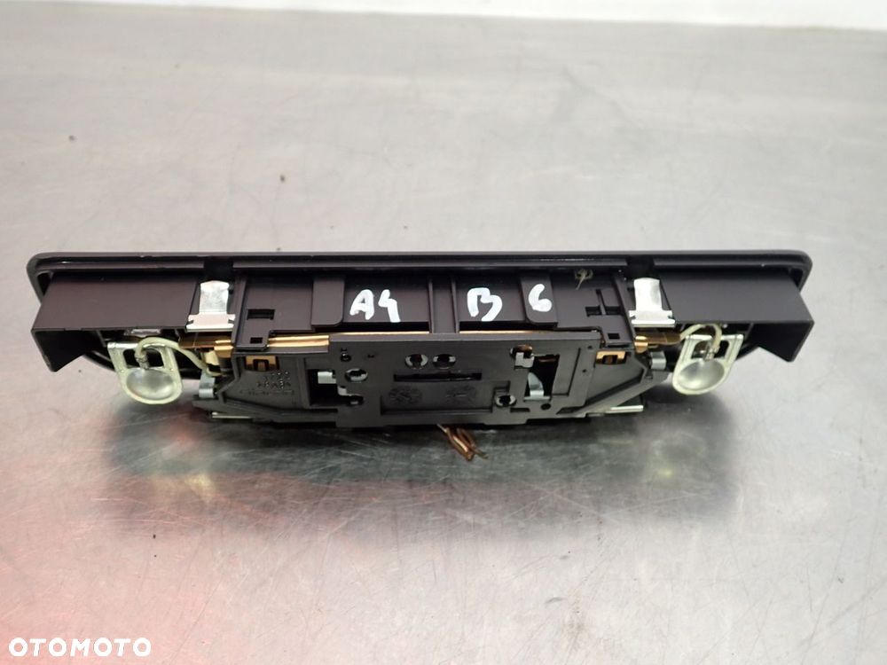 OŚWIETLENIE KABINY TYŁ AUDI A4 B6 - 2