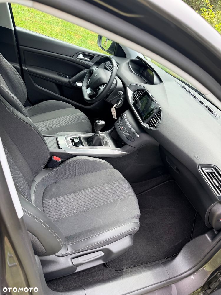 Peugeot 308 PureTech 130 Allure - 14