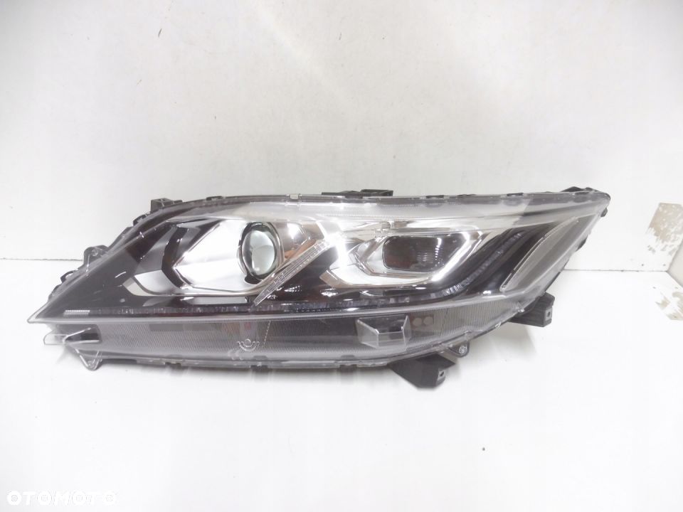 MITSHUBISI ECLIPSCROSS LAMPA PRAWA POL LED - 1