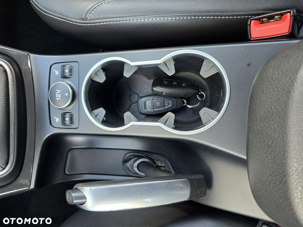 Ford Kuga 1.6 EcoBoost 2x4 Titanium - 23