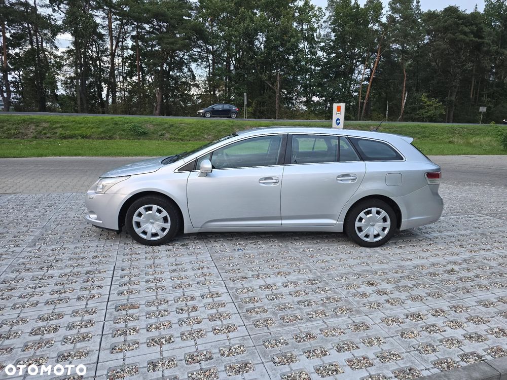Toyota Avensis 2010 photo 2