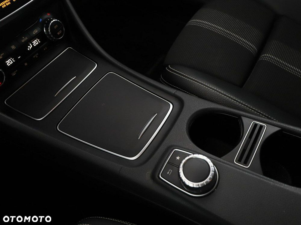 Mercedes-Benz GLA 200 7G-DCT Style - 29