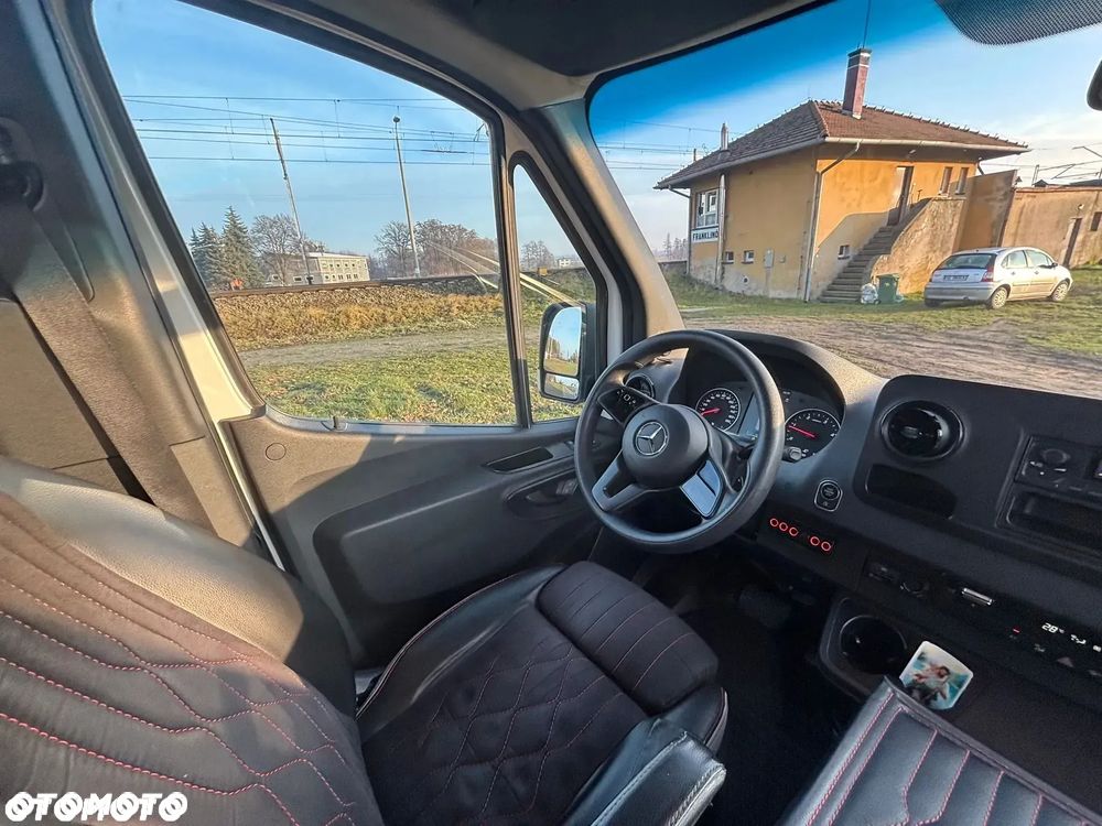 Mercedes-Benz Sprinter - 12