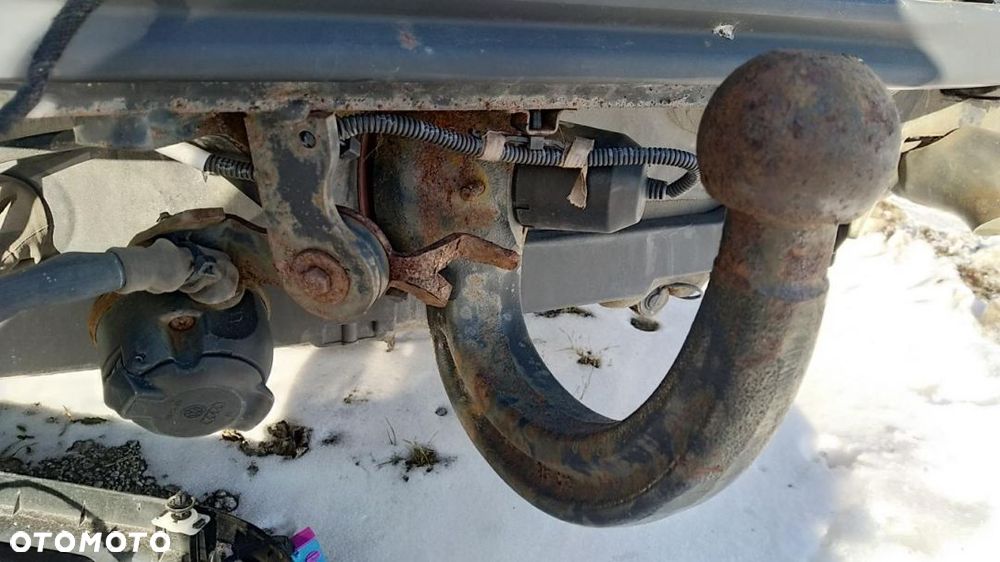 CHOWANY HAK HOLOWNICZY AUDI A6 C6 KOMBI - 1